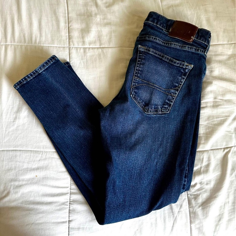 Men’s Hollister Jeans.